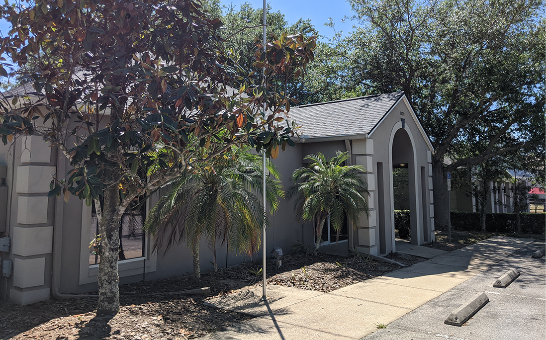 Outside view of Lacquaniti Dental office